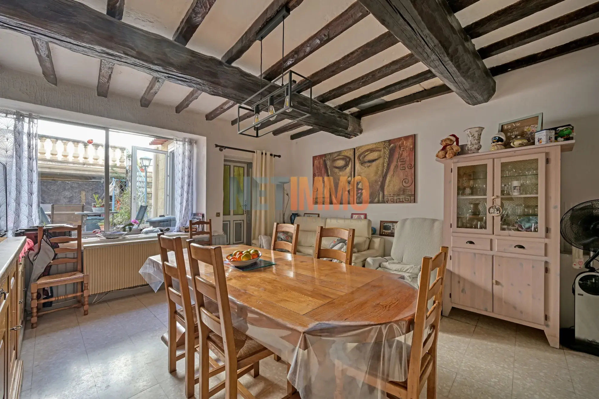 Charmante maison de village à Vauvert avec cour et équipements modernes 