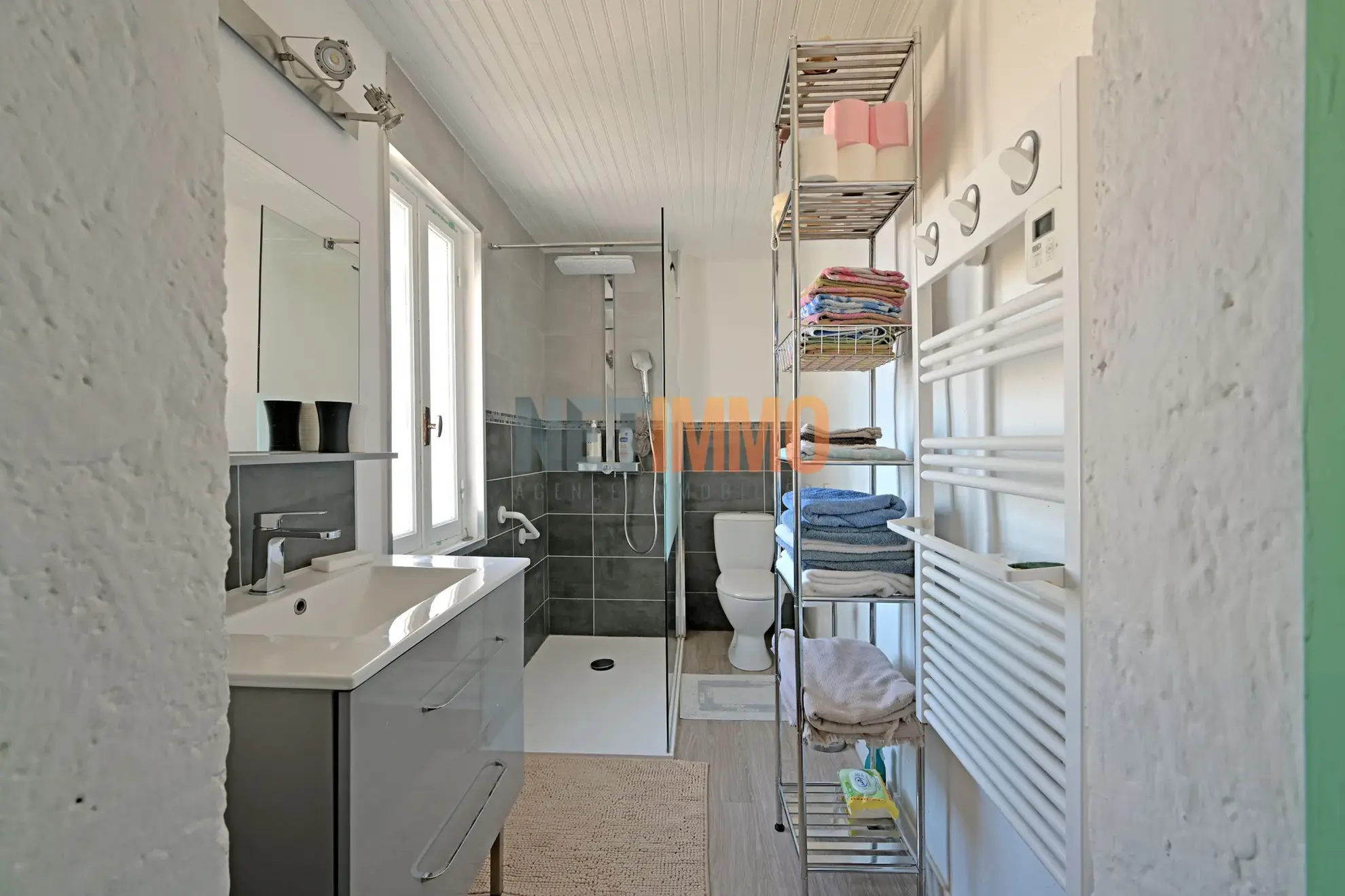 Charmante maison de village à Vauvert avec cour et équipements modernes 