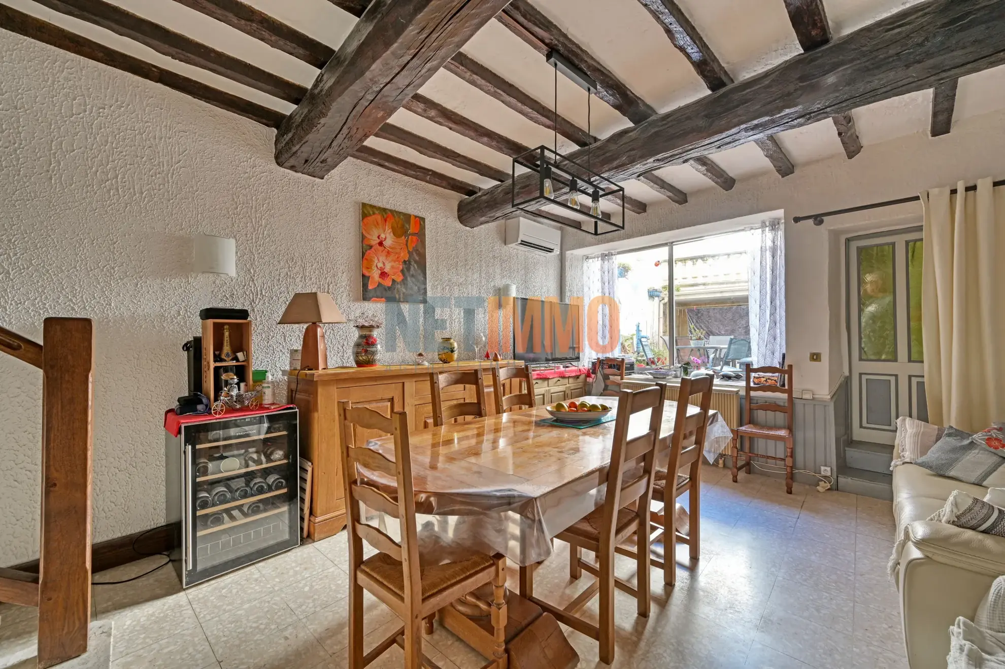 Charmante maison de village à Vauvert avec cour et équipements modernes 