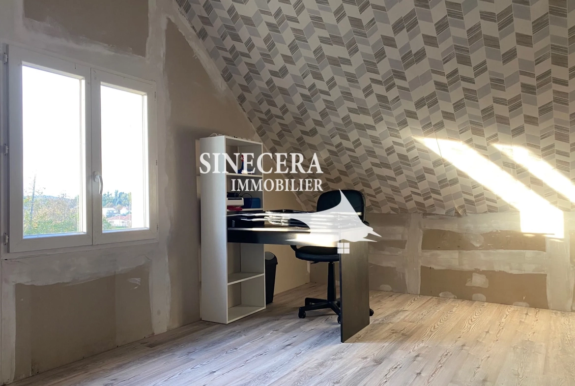 Maison de ville avec terrain à Riberac - 4 chambres et terrasse suspendue 