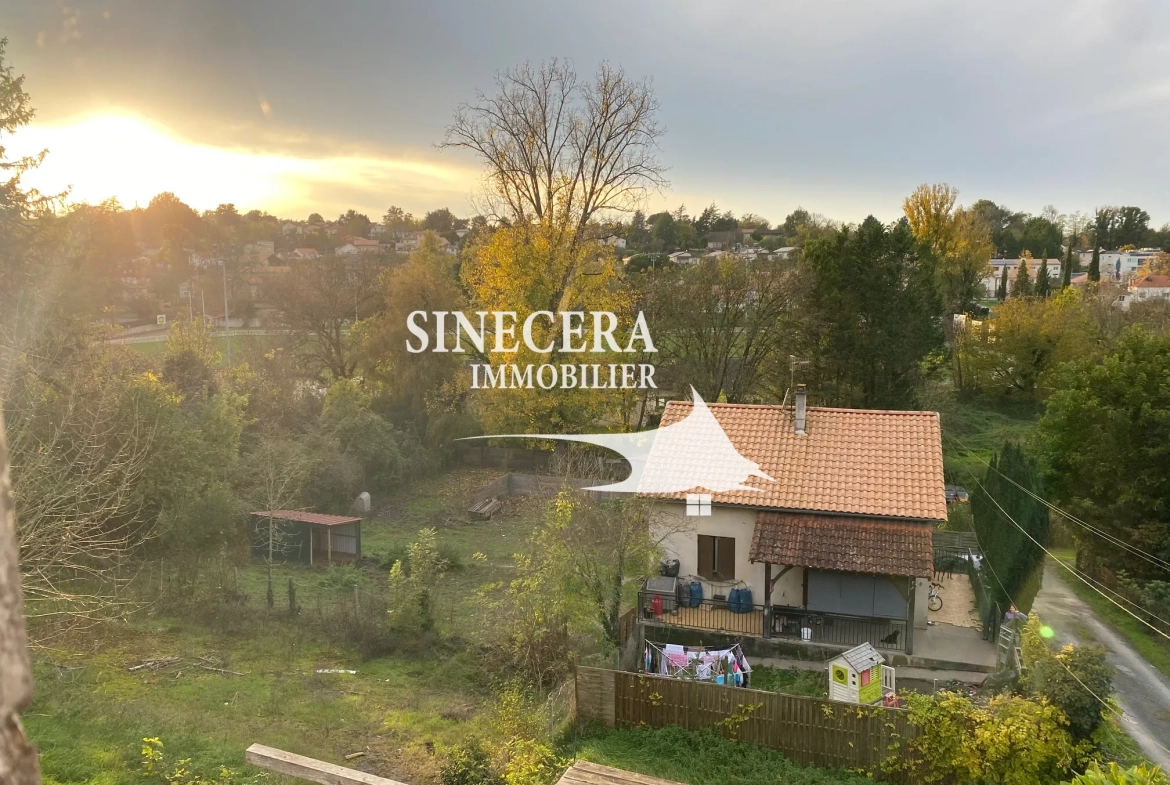 Maison de ville avec terrain à Riberac - 4 chambres et terrasse suspendue 