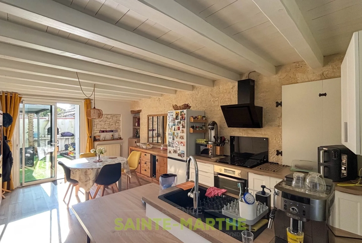 Maison 4 pièces à vendre à Magne, secteur église, avec cour et pergola 