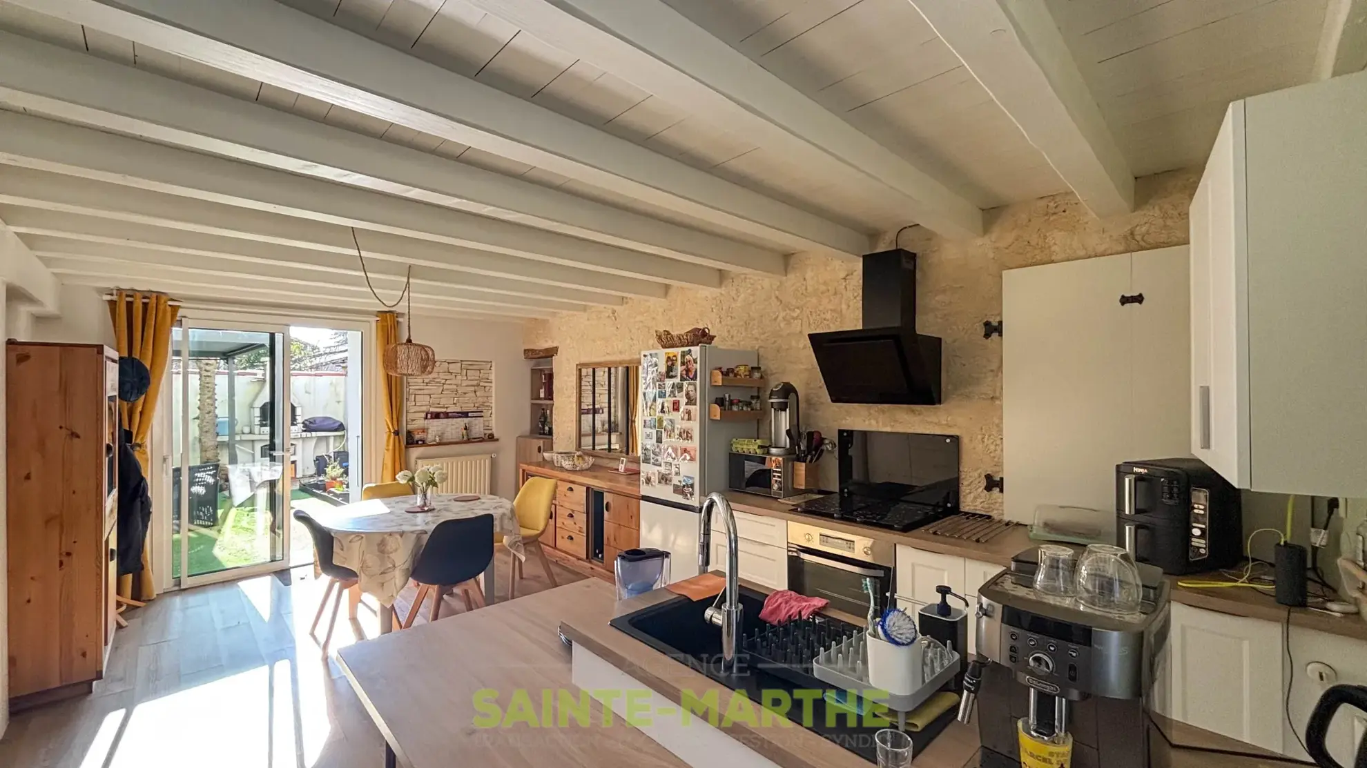 Maison 4 pièces à vendre à Magne, secteur église, avec cour et pergola 