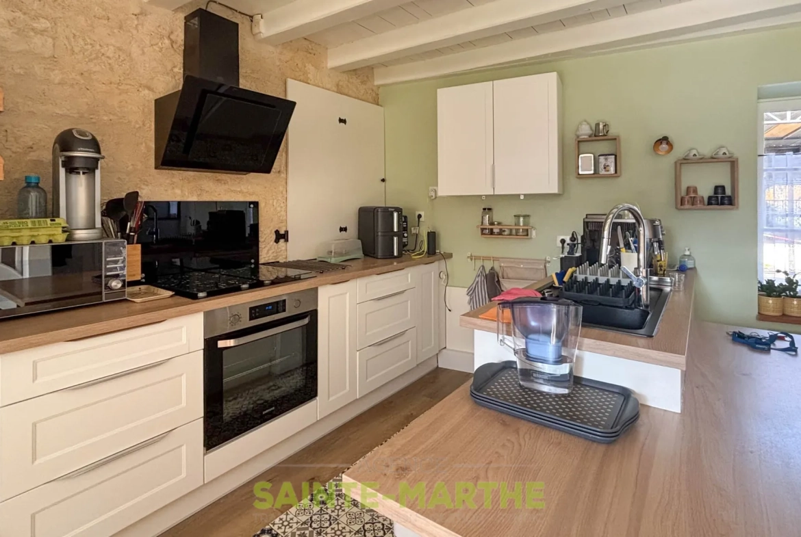 Maison 4 pièces à vendre à Magne, secteur église, avec cour et pergola 