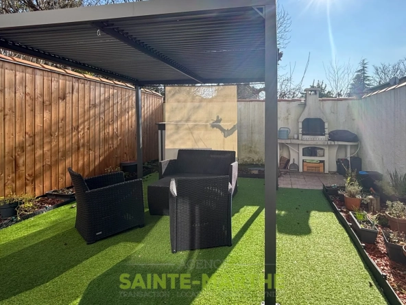 Maison 4 pièces à vendre à Magne, secteur église, avec cour et pergola 