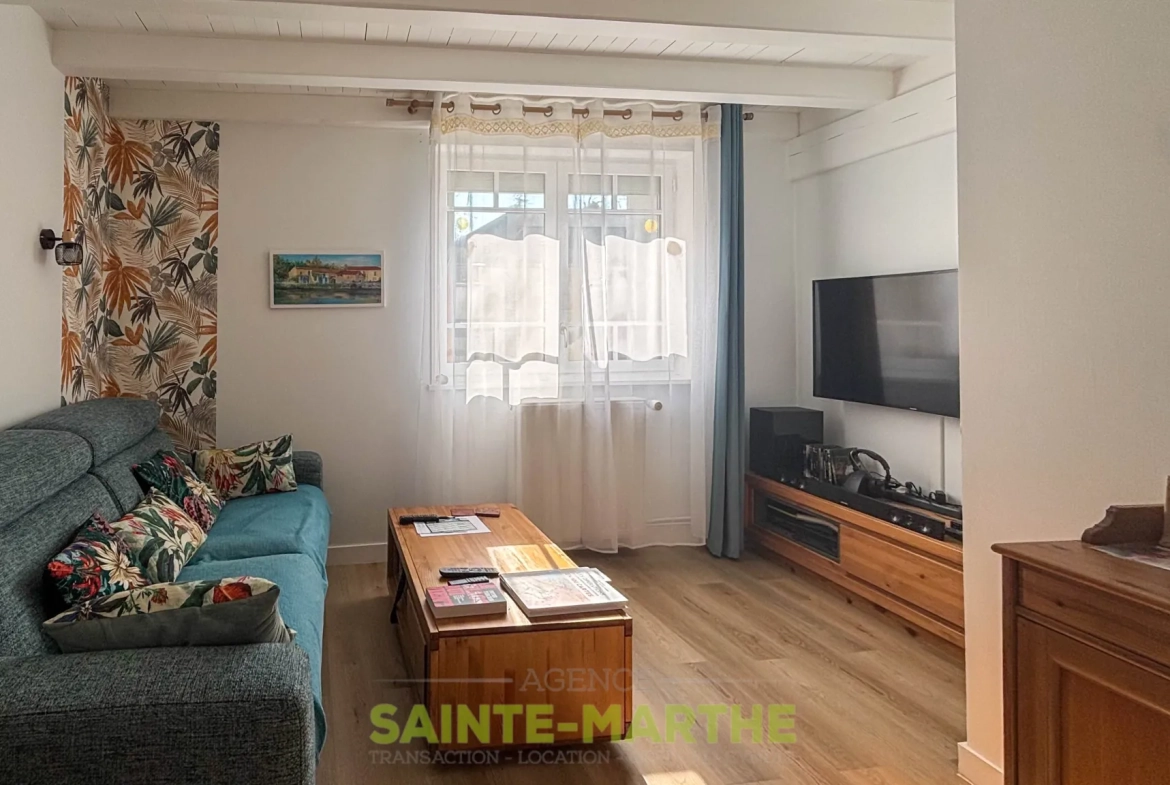 Maison 4 pièces à vendre à Magne, secteur église, avec cour et pergola 