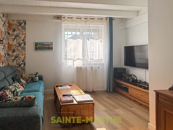 Maison 4 pièces à vendre à Magne, secteur église, avec cour et pergola 