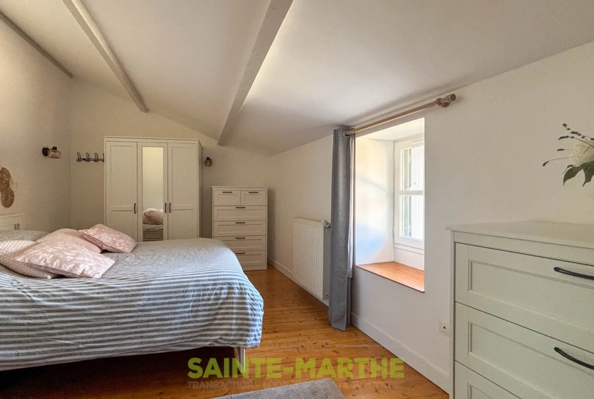 Maison 4 pièces à vendre à Magne, secteur église, avec cour et pergola 