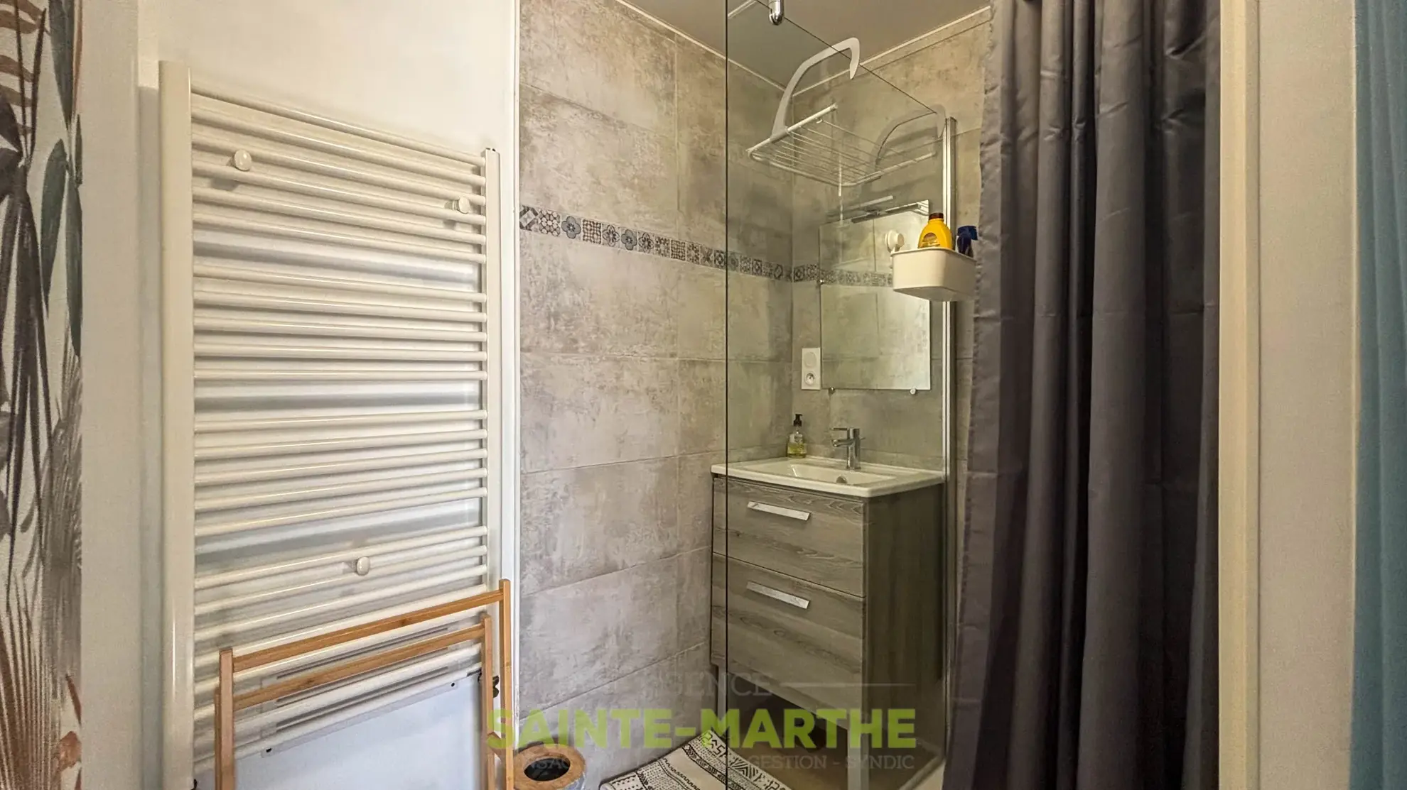 Maison 4 pièces à vendre à Magne, secteur église, avec cour et pergola 