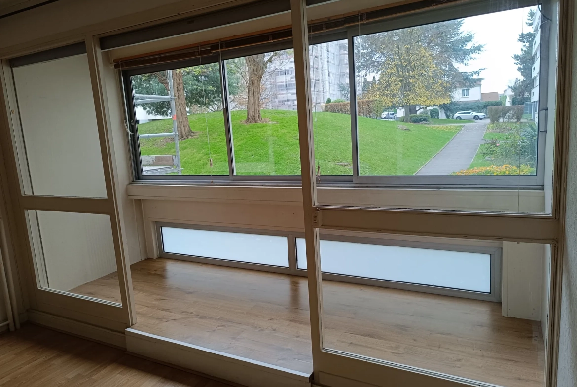 Appartement de 54 m² avec loggia, parking et cave à Plaisir 