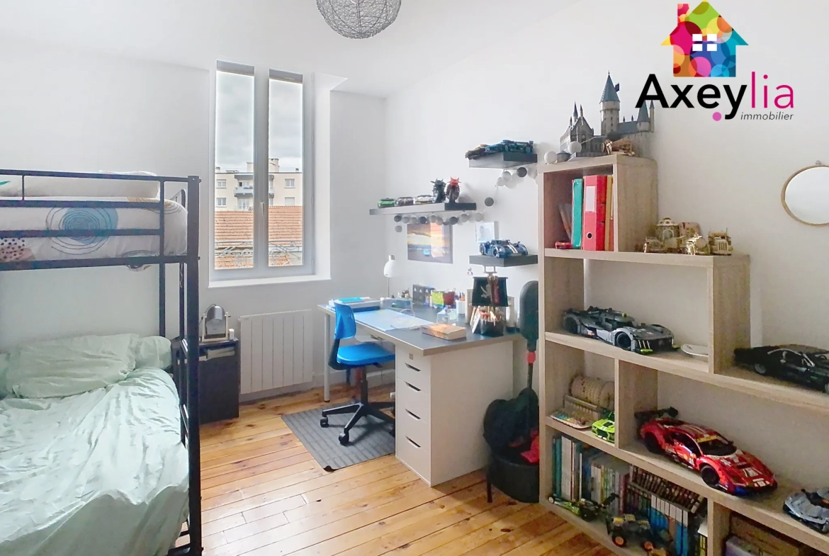 Appartement T6 rénové de 165 m² au Coteau avec cave et proximité commodités 