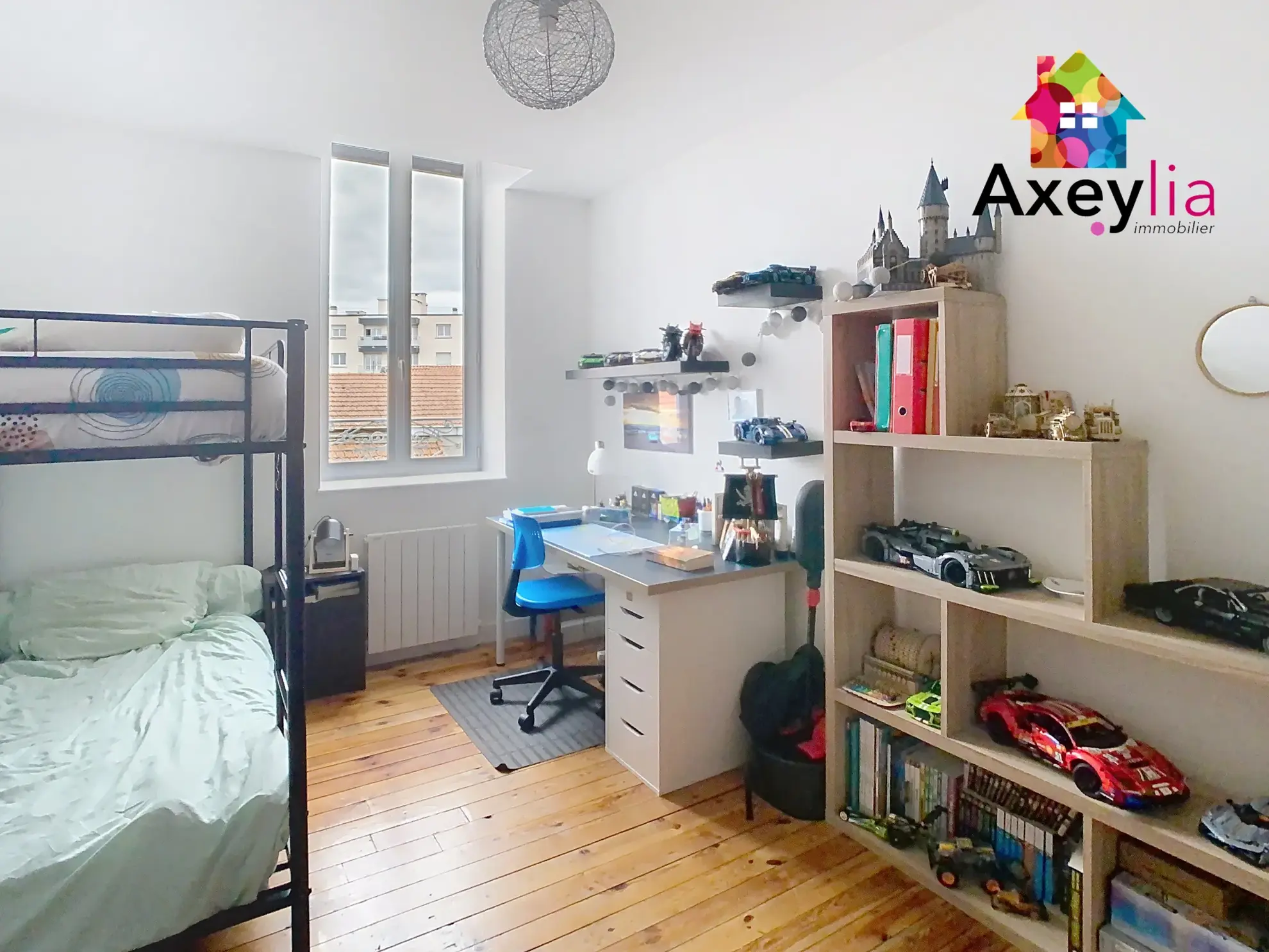Appartement T6 rénové de 165 m² au Coteau avec cave et proximité commodités 