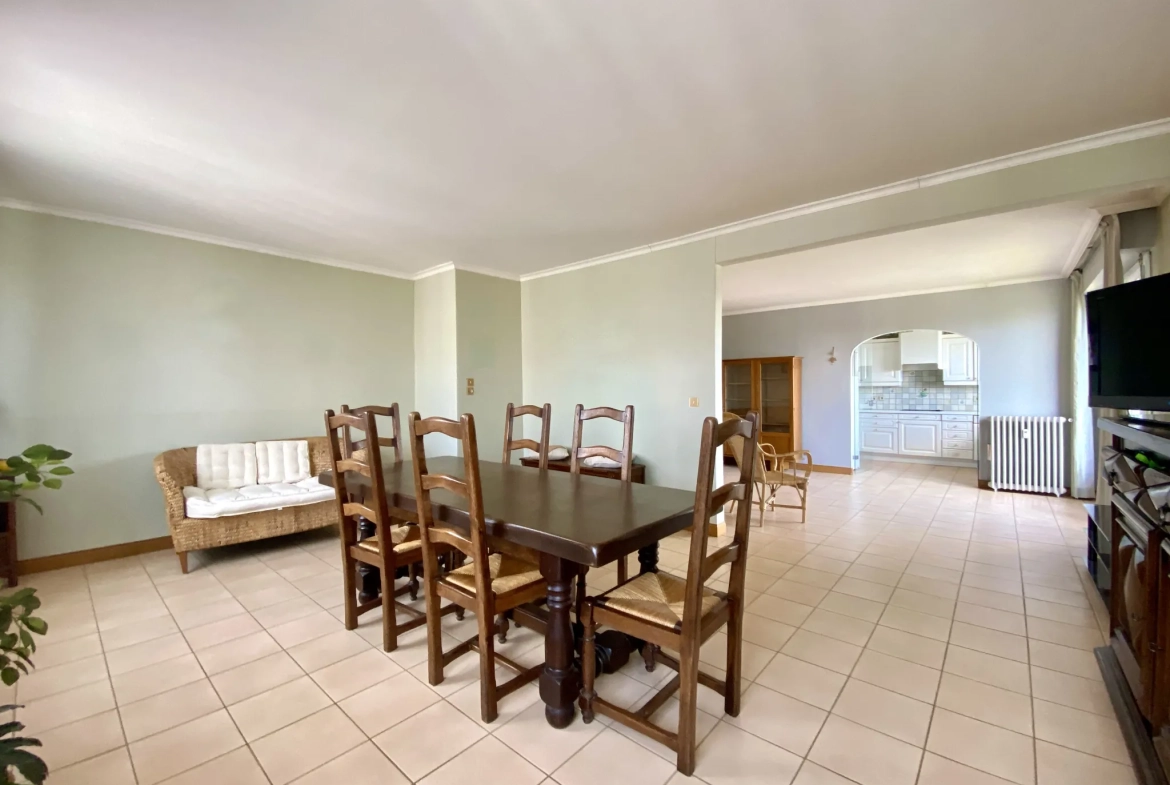 Appartement d’exception à Maubeuge avec 3 chambres, balcon et garage 