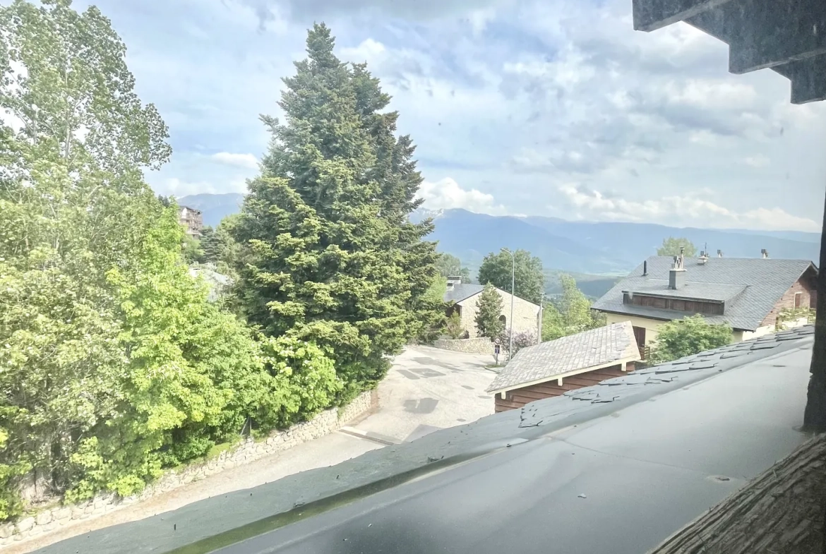 Appartement T2 à vendre à Font-Romeu avec vue sur la montagne, au dernier étage 