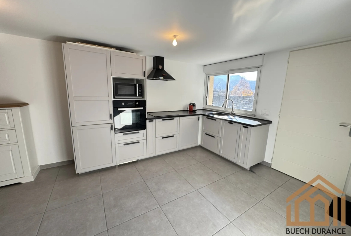 Appartement Duplex 3 pièces à La Saulce avec parking et faibles charges 