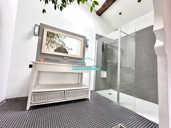 Maison de village avec studio à Mireval - 140 m², 3 chambres, cave à vin 