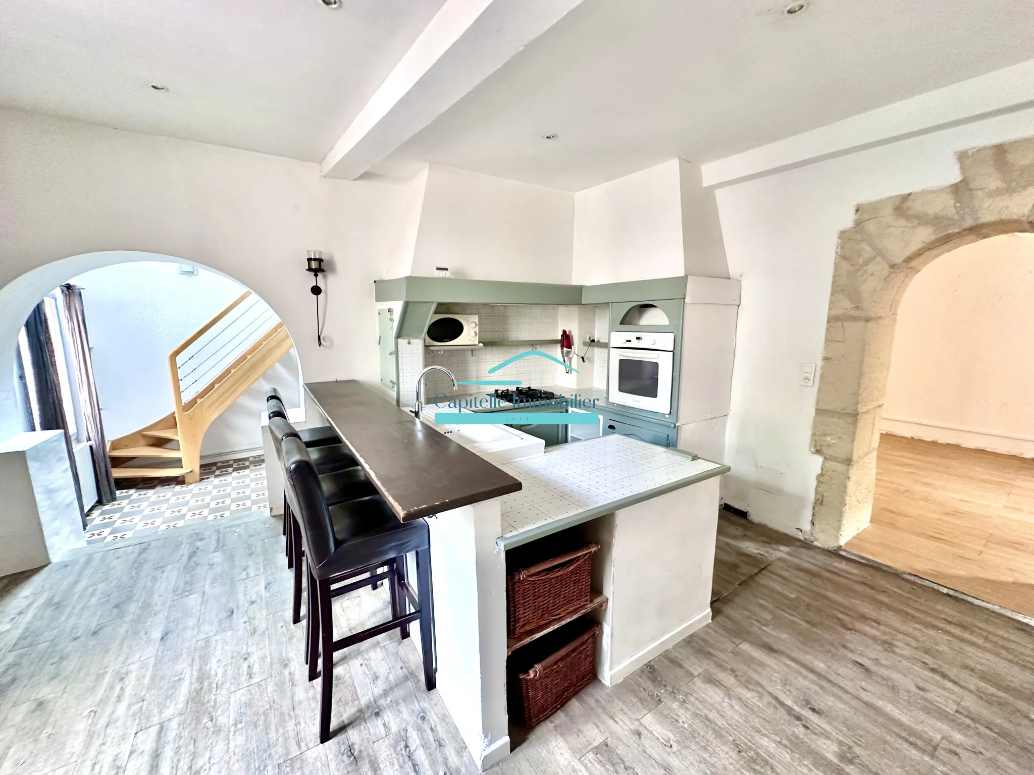 Maison de village avec studio à Mireval - 140 m², 3 chambres, cave à vin 