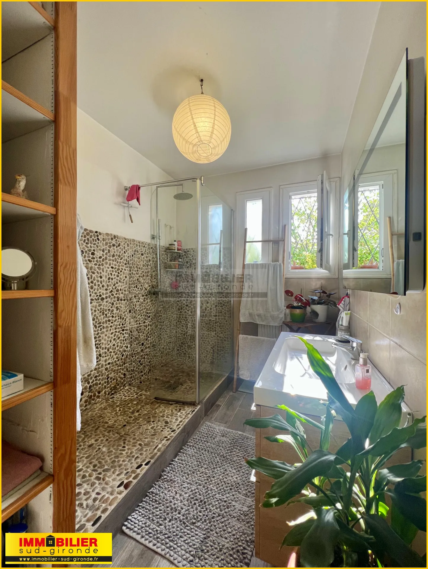 Charmante maison familiale à Landiras avec grand jardin et garage, proche centre 