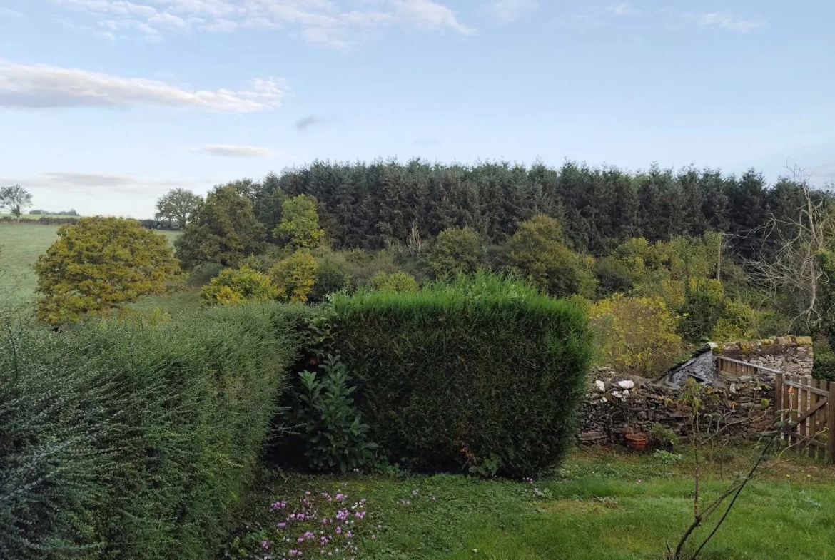 Maison de 45 m² à Douillet en Sarthe avec garage et terrain 