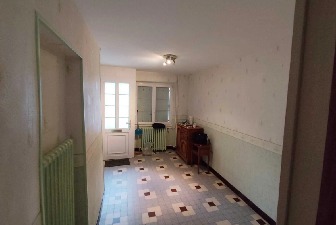 Maison de 45 m² à Douillet en Sarthe avec garage et terrain 