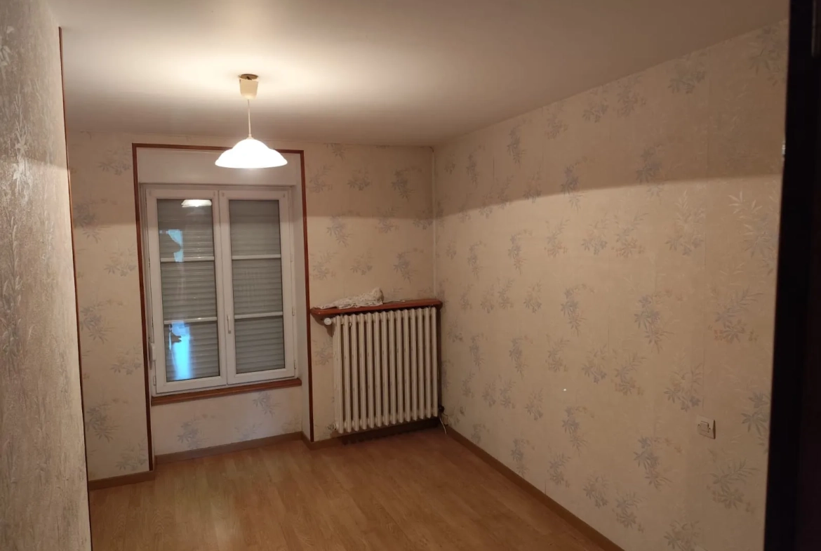 Maison de 45 m² à Douillet en Sarthe avec garage et terrain 
