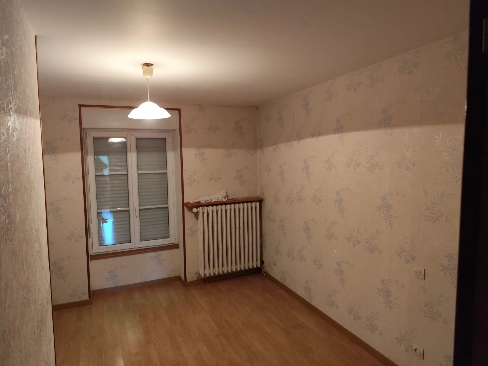 Maison de 45 m² à Douillet en Sarthe avec garage et terrain 