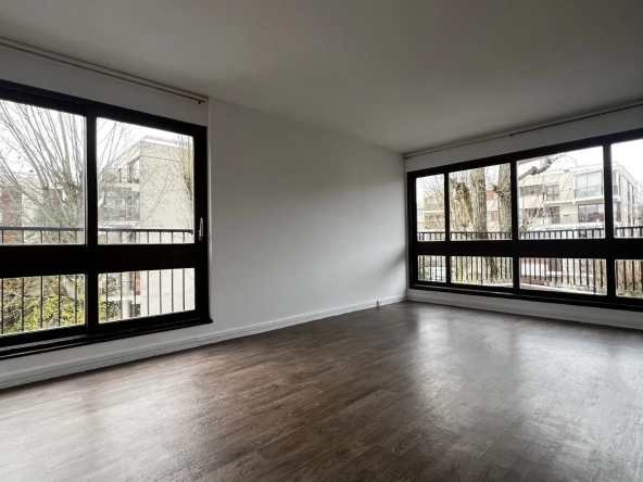 Appartement lumineux avec vue dégagée, parking et cave proche de Parly2