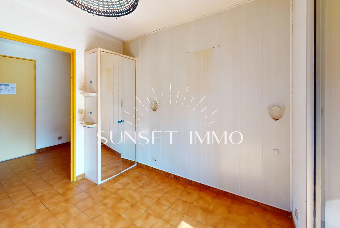 Studio en vente à Sausset-les-Pins avec balcon et parking privé 
