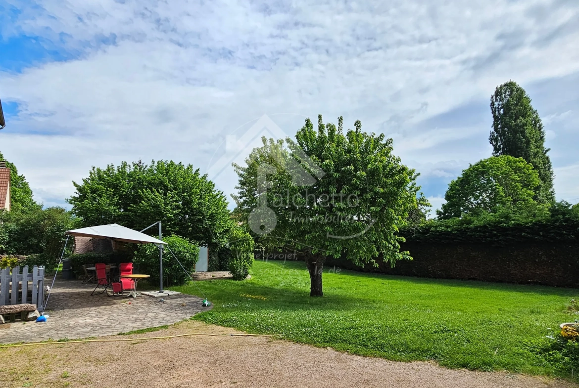 Maison de caractère de 260 m² avec terrain à Vaumas, proche Parc Le Pal 