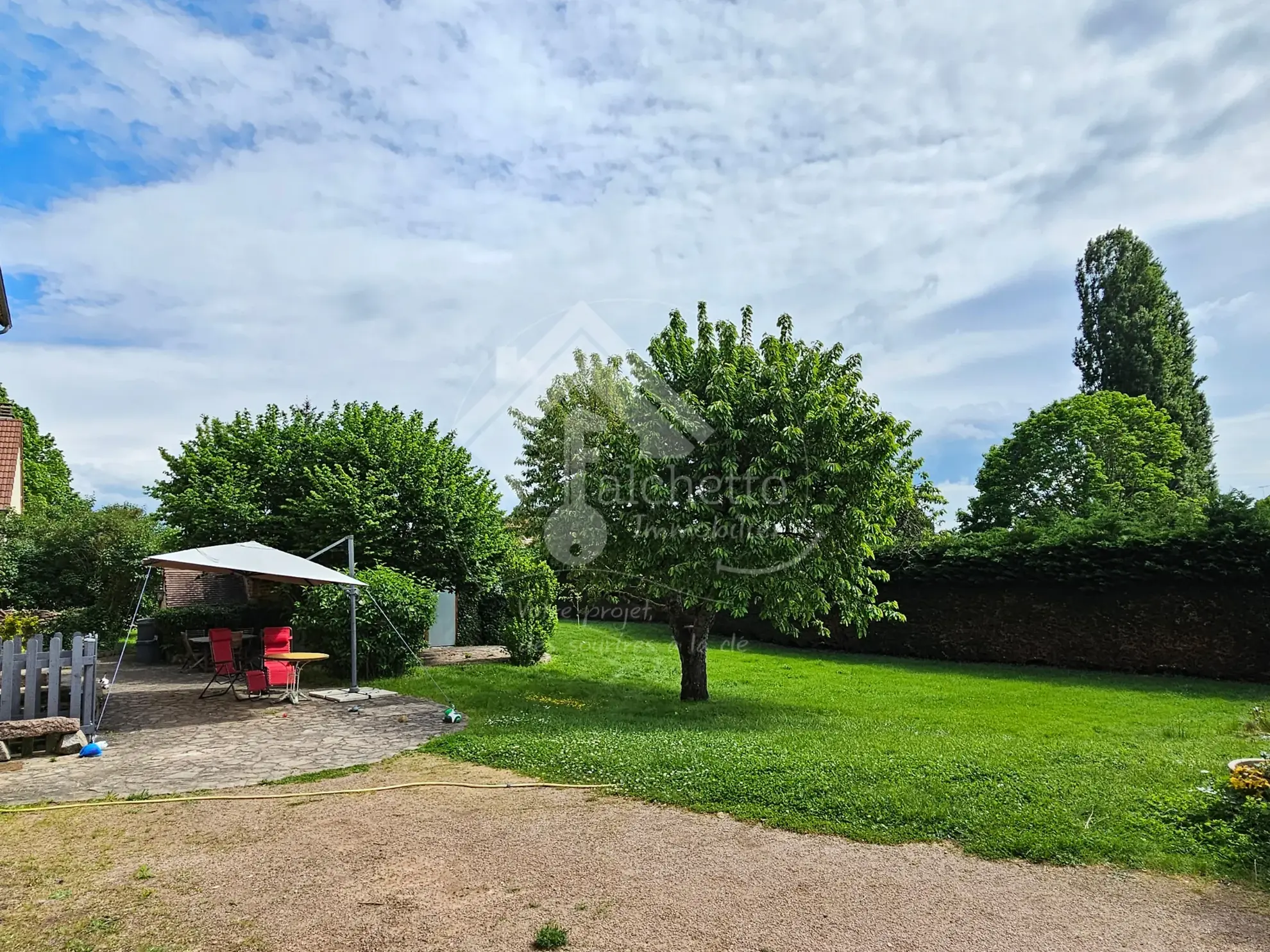 Maison de caractère de 260 m² avec terrain à Vaumas, proche Parc Le Pal 