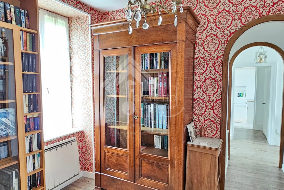 Maison de caractère de 260 m² avec terrain à Vaumas, proche Parc Le Pal 