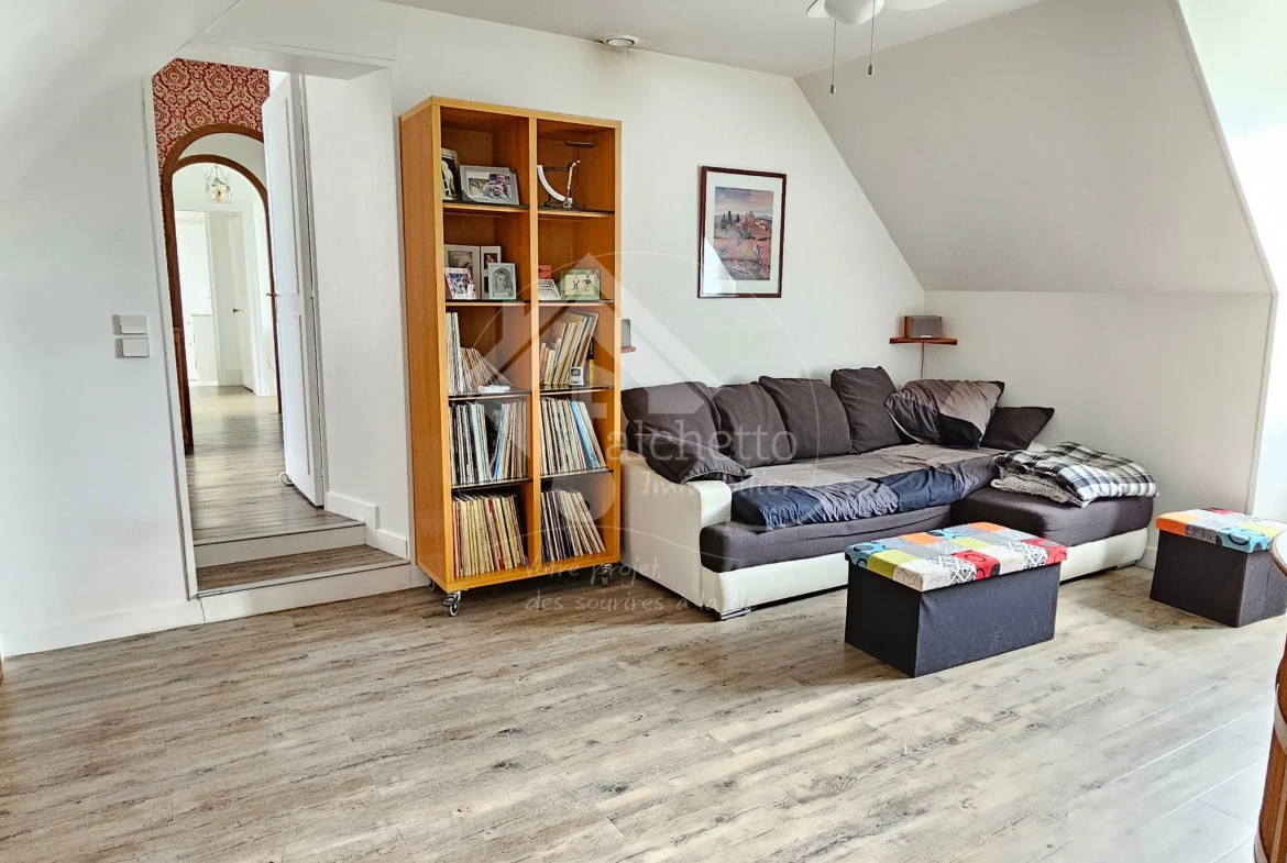 Maison de caractère de 260 m² avec terrain à Vaumas, proche Parc Le Pal 
