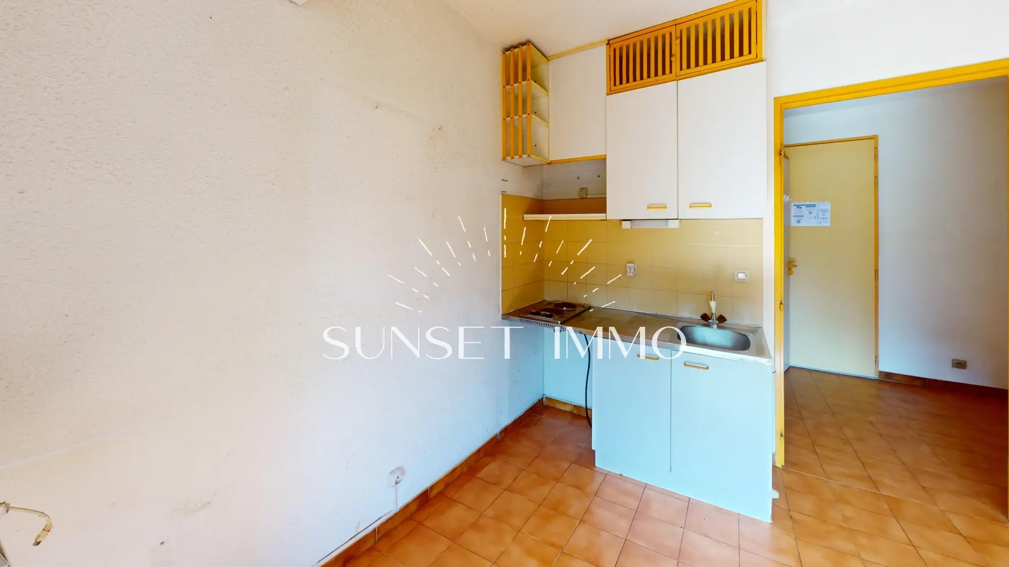 Studio en vente à Sausset-les-Pins avec balcon et parking privé 