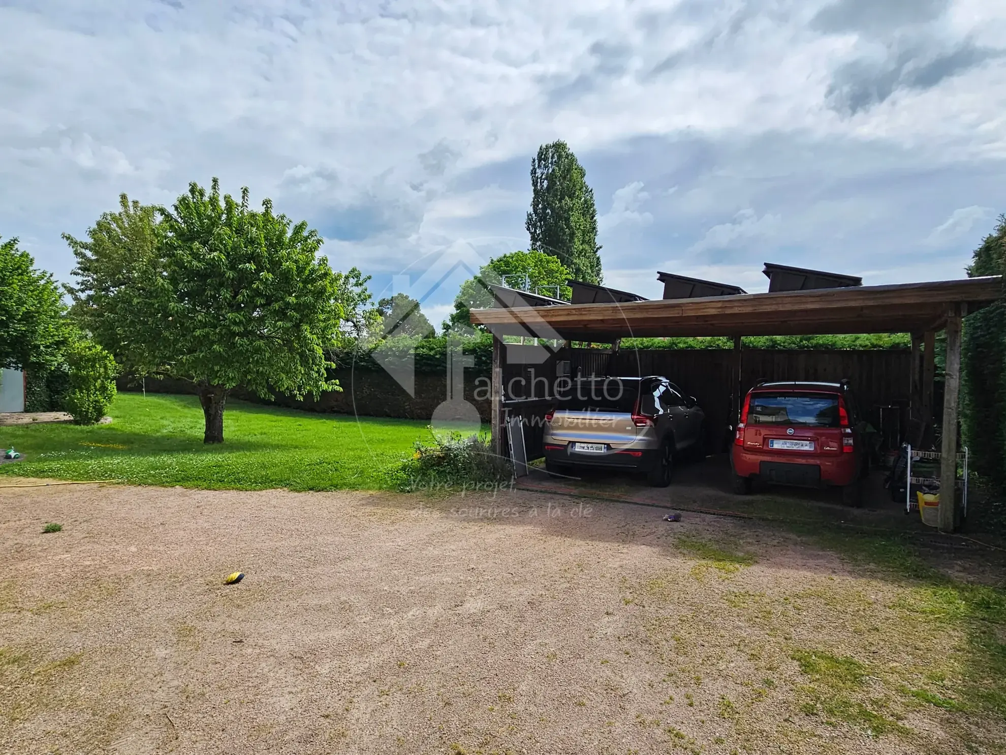 Maison de caractère de 260 m² avec terrain à Vaumas, proche Parc Le Pal 