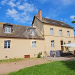Maison de caractère de 260 m² avec terrain à Vaumas, proche Parc Le Pal