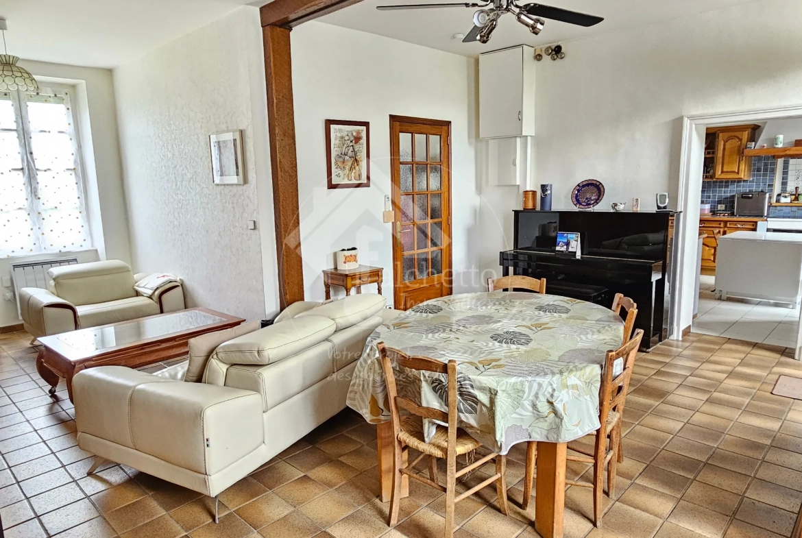 Maison de caractère de 260 m² avec terrain à Vaumas, proche Parc Le Pal 