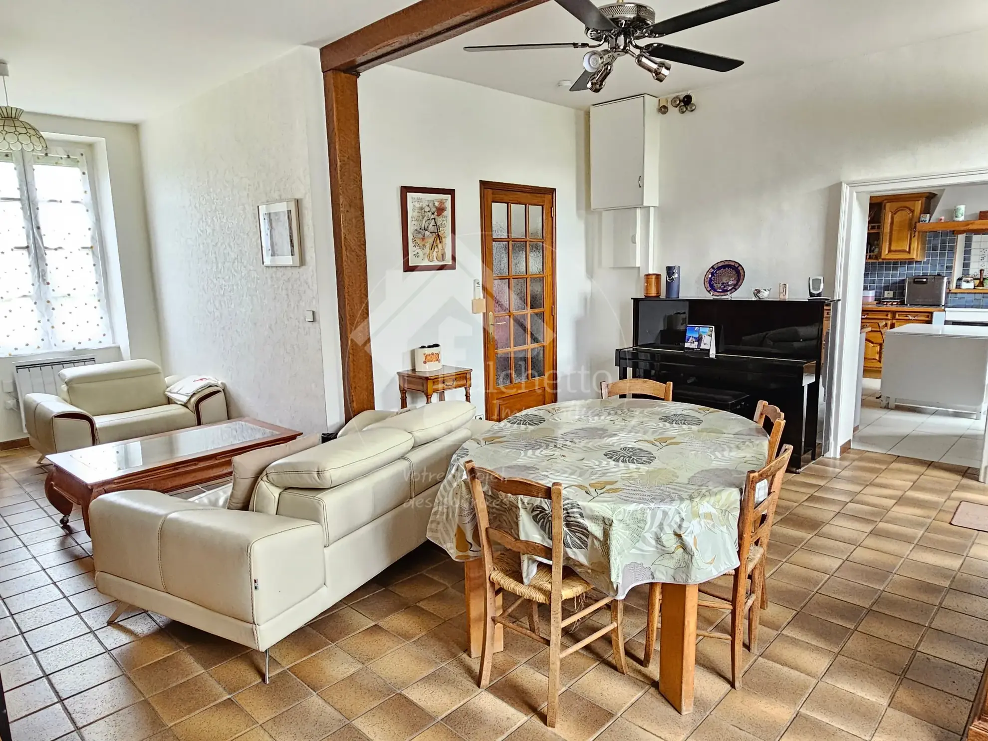 Maison de caractère de 260 m² avec terrain à Vaumas, proche Parc Le Pal 