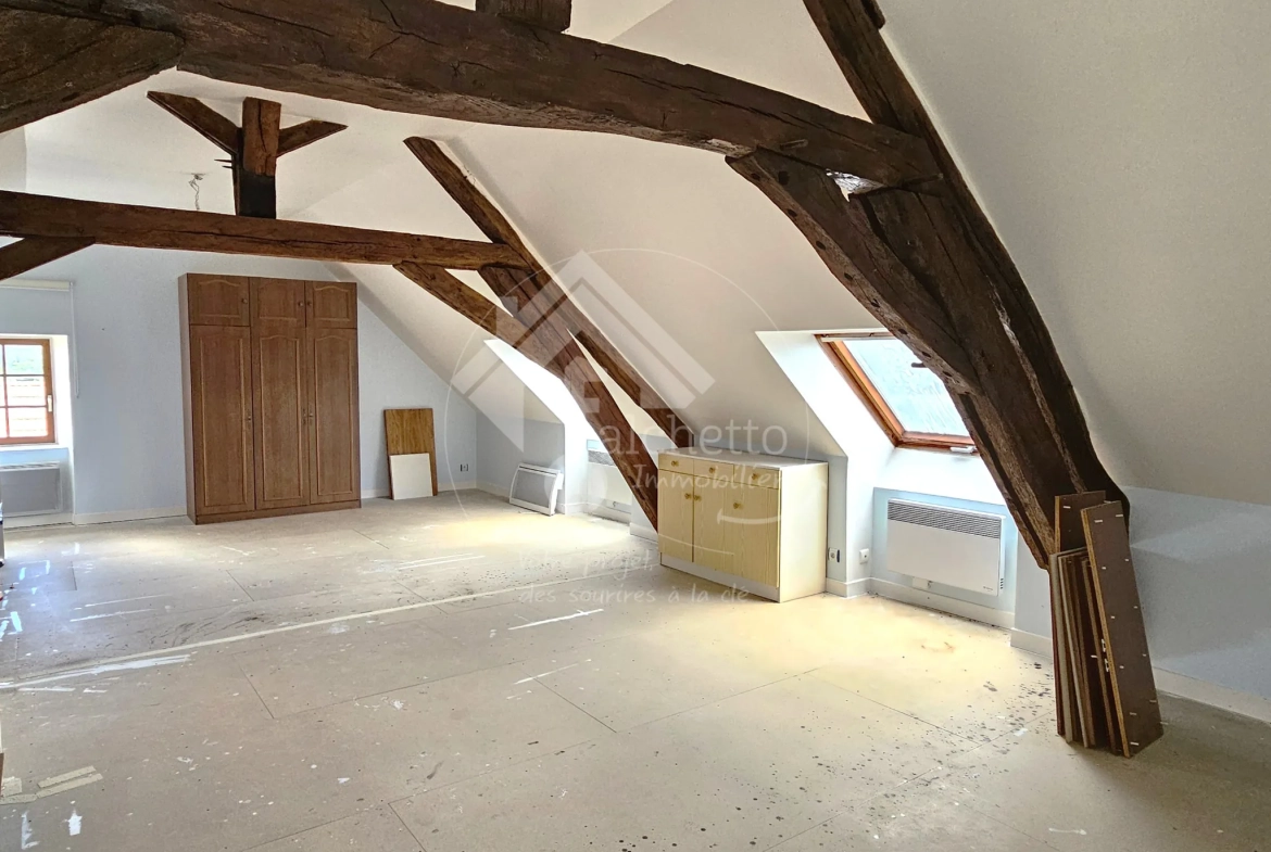 Maison de caractère de 260 m² avec terrain à Vaumas, proche Parc Le Pal 