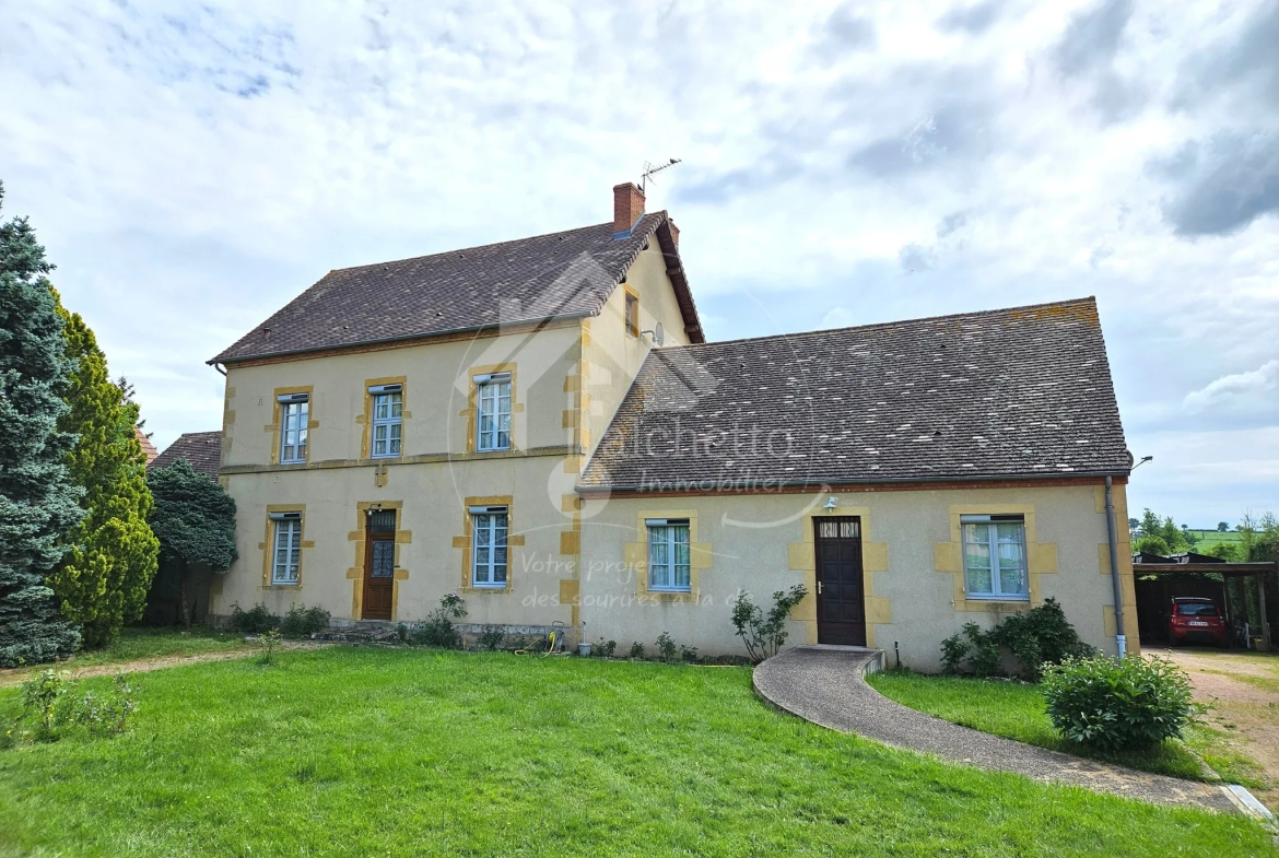 Maison de caractère de 260 m² avec terrain à Vaumas, proche Parc Le Pal 