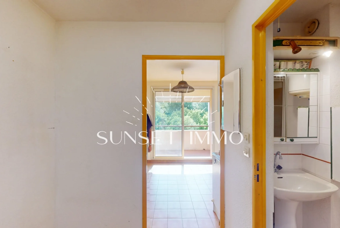 Studio en vente à Sausset-les-Pins avec balcon et parking privé 
