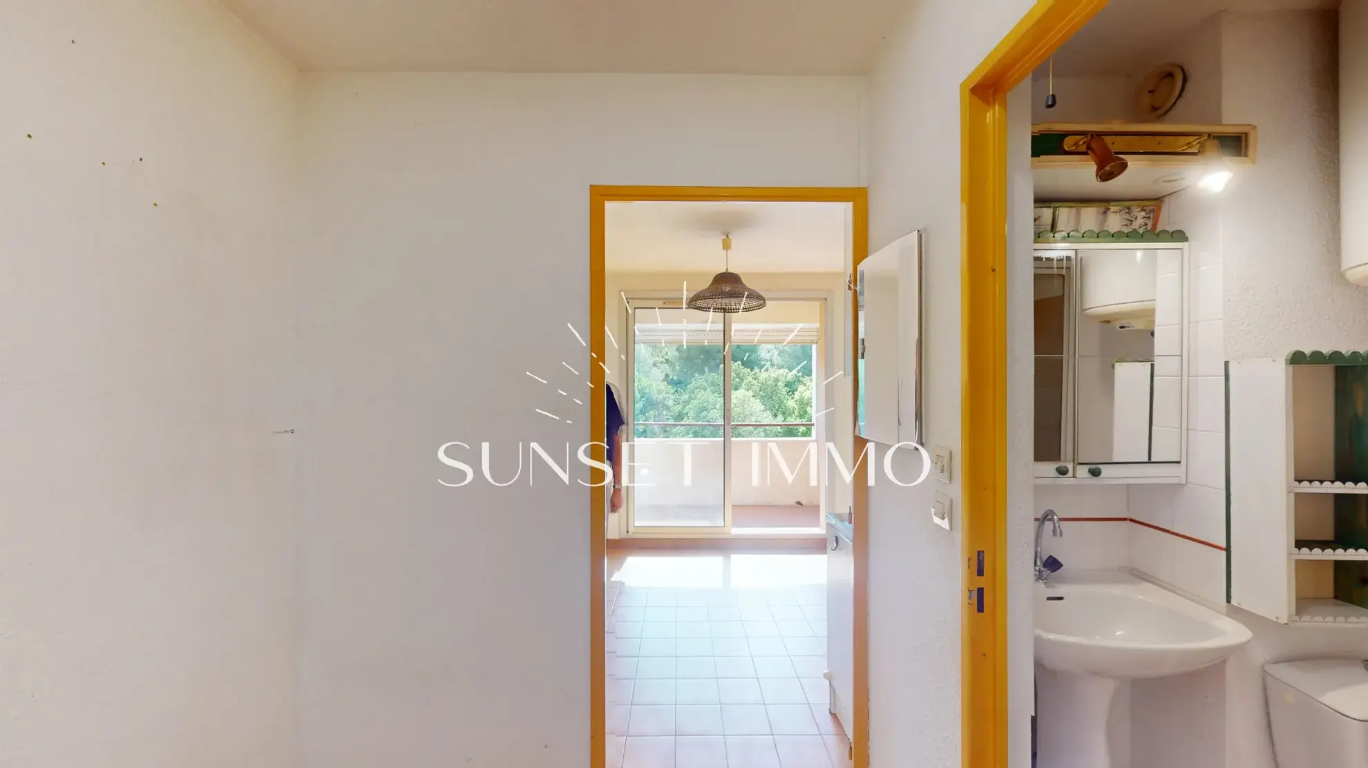 Studio en vente à Sausset-les-Pins avec balcon et parking privé 