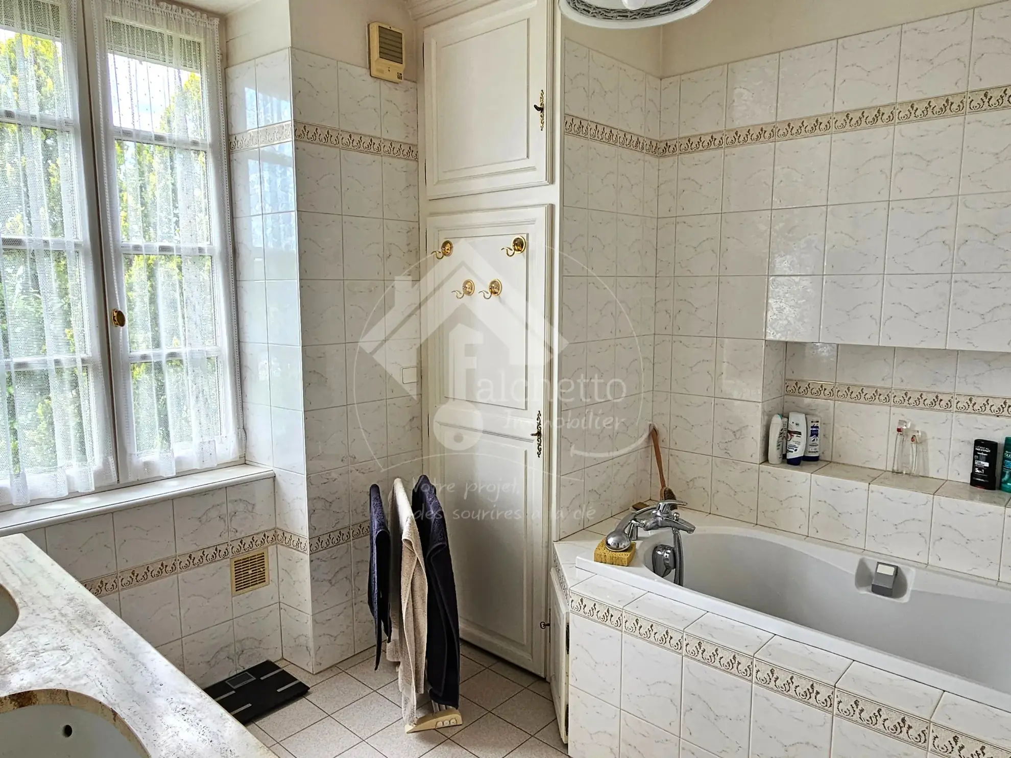 Maison de caractère de 260 m² avec terrain à Vaumas, proche Parc Le Pal 
