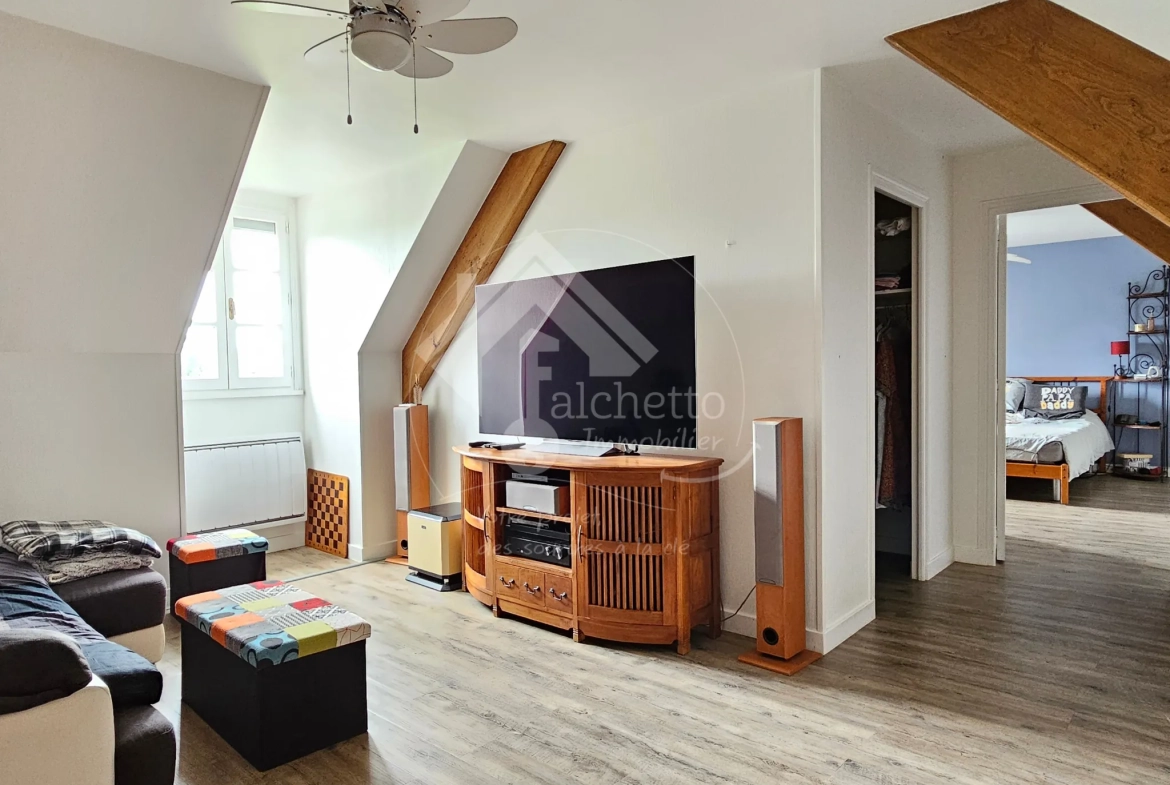 Maison de caractère de 260 m² avec terrain à Vaumas, proche Parc Le Pal 