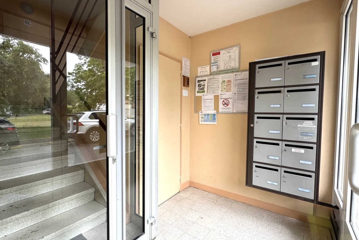 A vendre appartement 4 pièces à Meaux, dernier étage, proche parc du Patis 