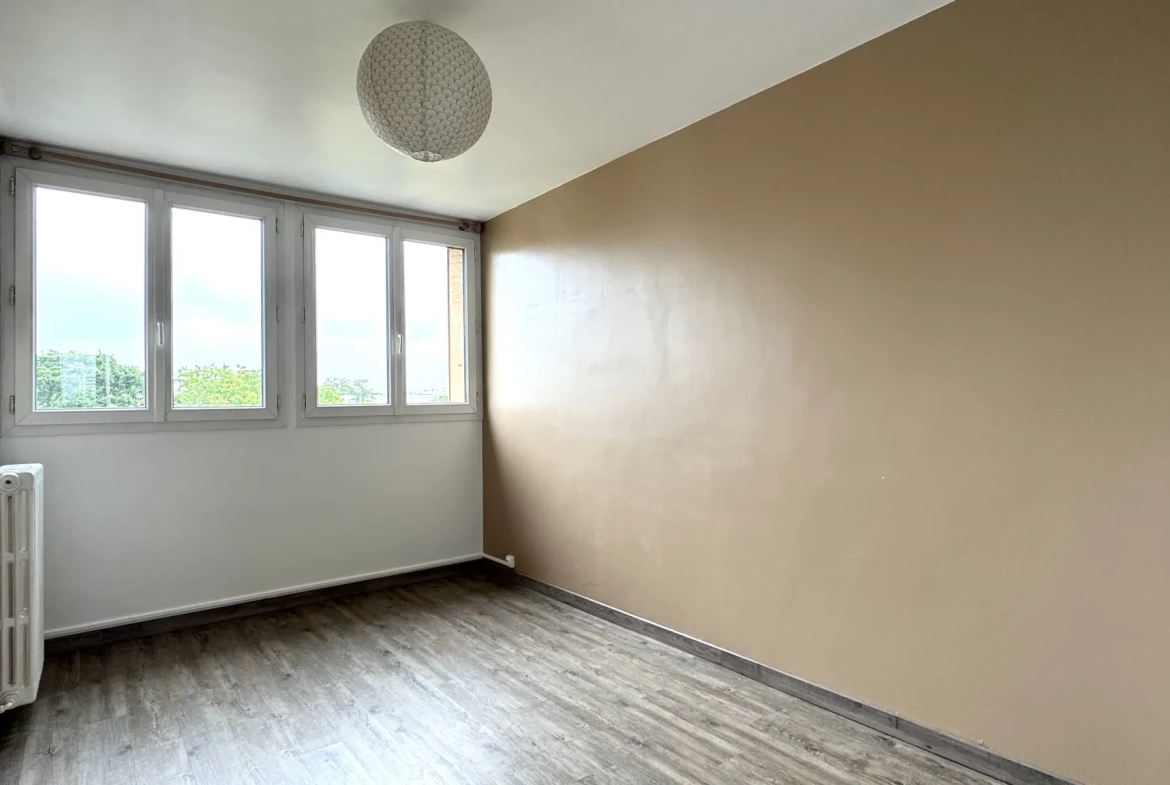 A vendre appartement 4 pièces à Meaux, dernier étage, proche parc du Patis 