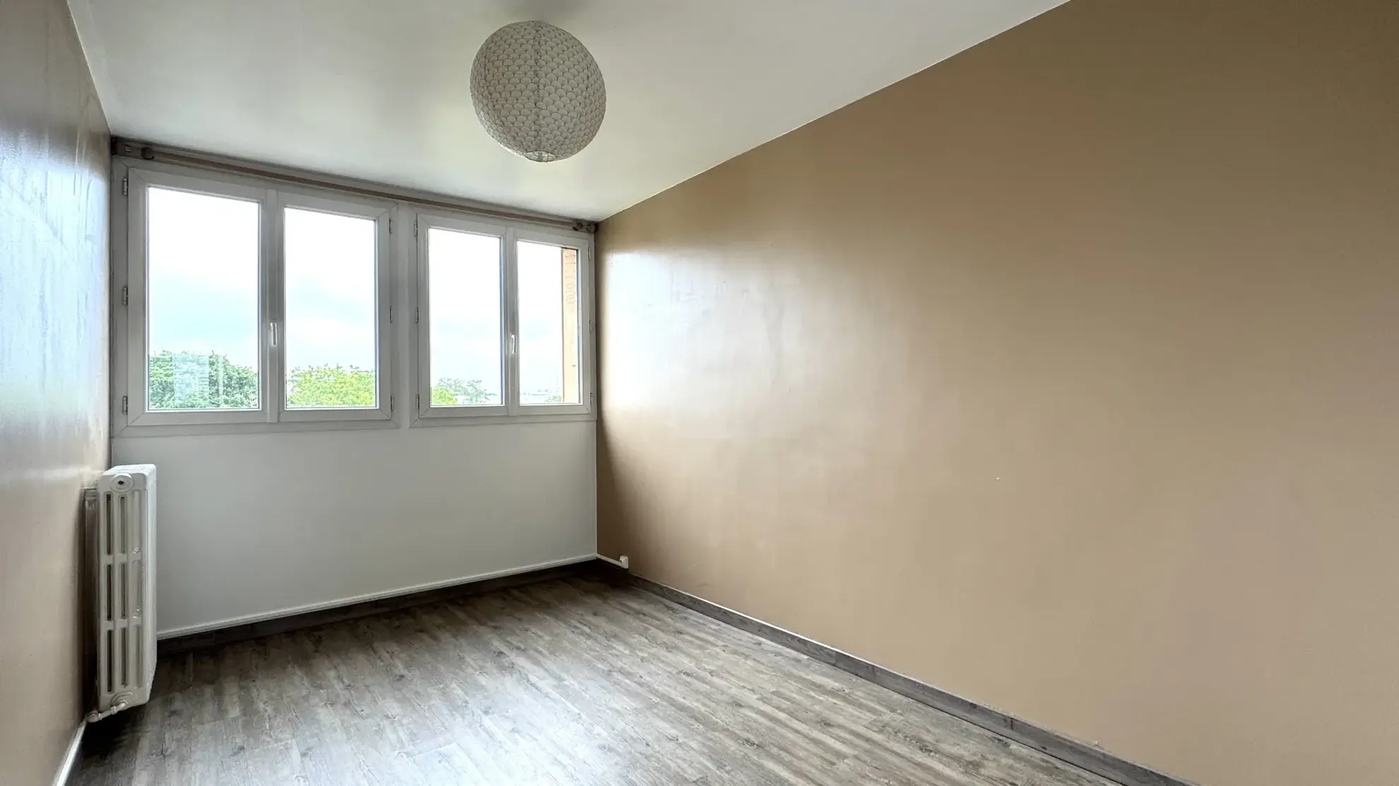 A vendre appartement 4 pièces à Meaux, dernier étage, proche parc du Patis 