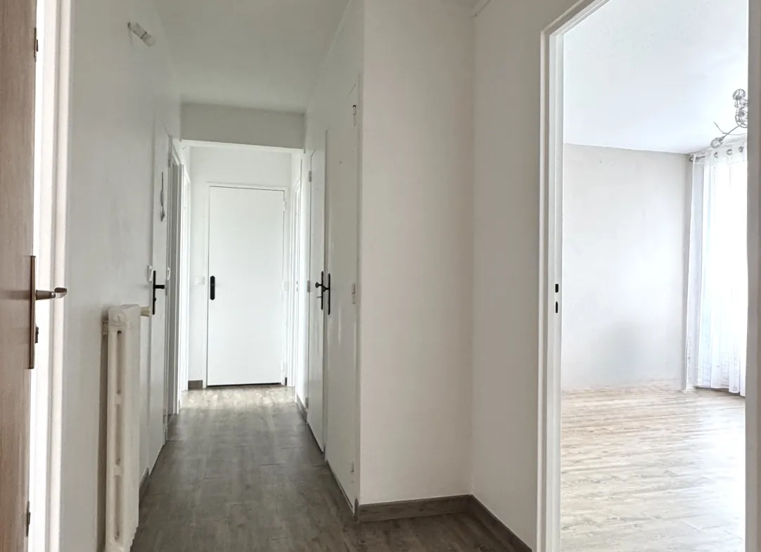A vendre appartement 4 pièces à Meaux, dernier étage, proche parc du Patis 