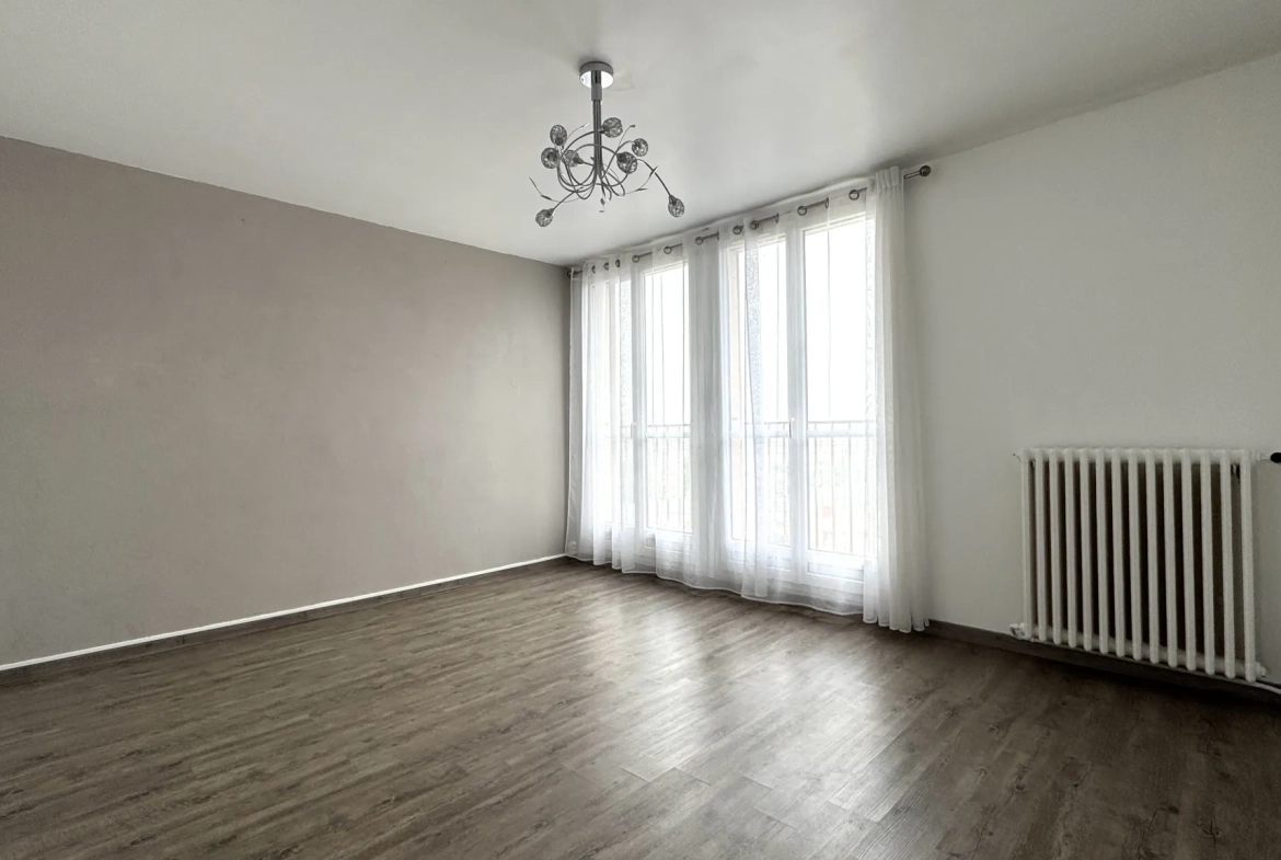 A vendre appartement 4 pièces à Meaux, dernier étage, proche parc du Patis 