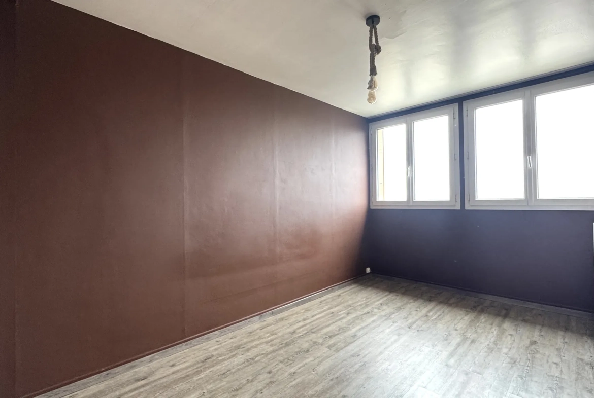 A vendre appartement 4 pièces à Meaux, dernier étage, proche parc du Patis 