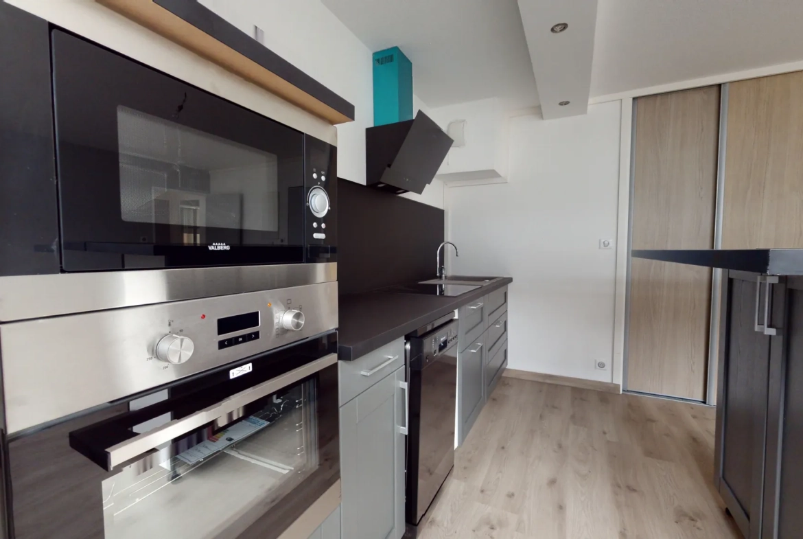 Appartement T2 rénové sur la place des Halles à Dijon – 42 m² 